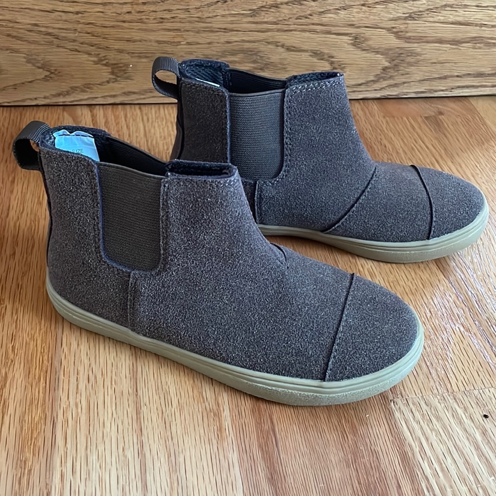 Boys dress boots size 11 brown suede material